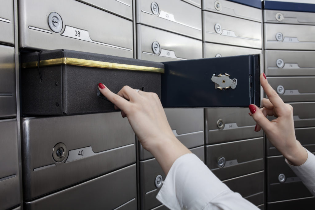 best ways to utilize your safe deposit box